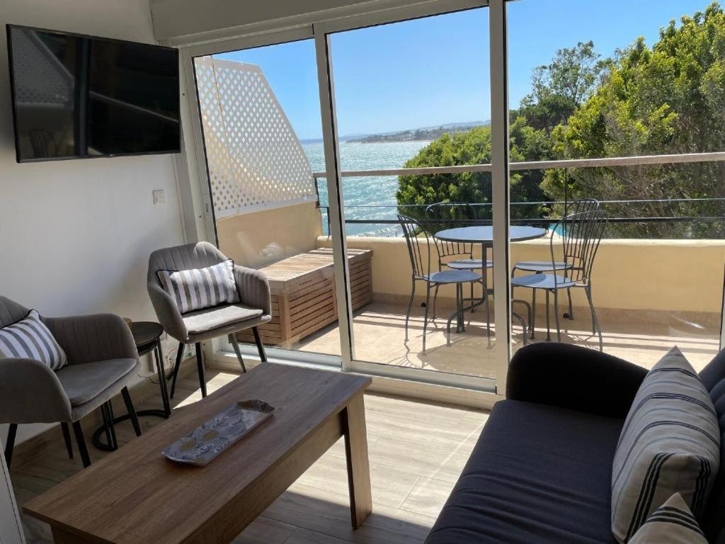Seaside View Apartment Естепона Екстериор снимка