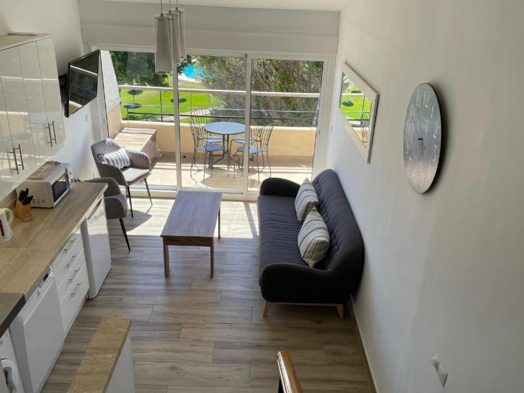 Seaside View Apartment Естепона Екстериор снимка