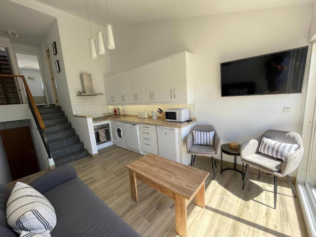 Seaside View Apartment Естепона Екстериор снимка