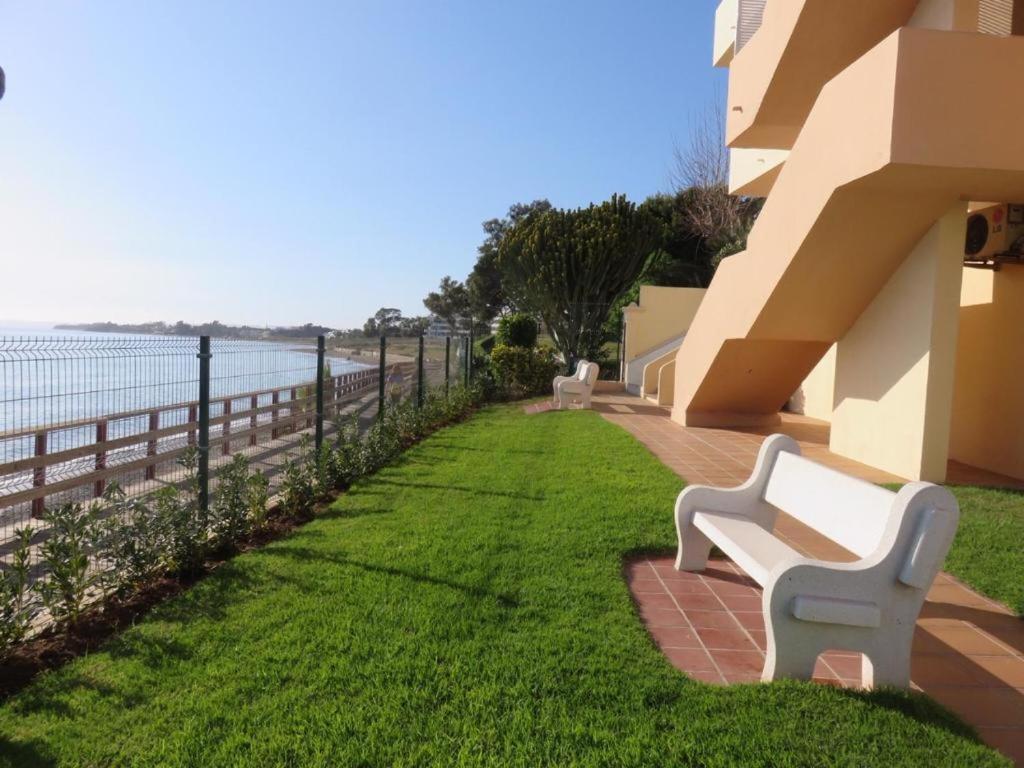 Seaside View Apartment Естепона Екстериор снимка