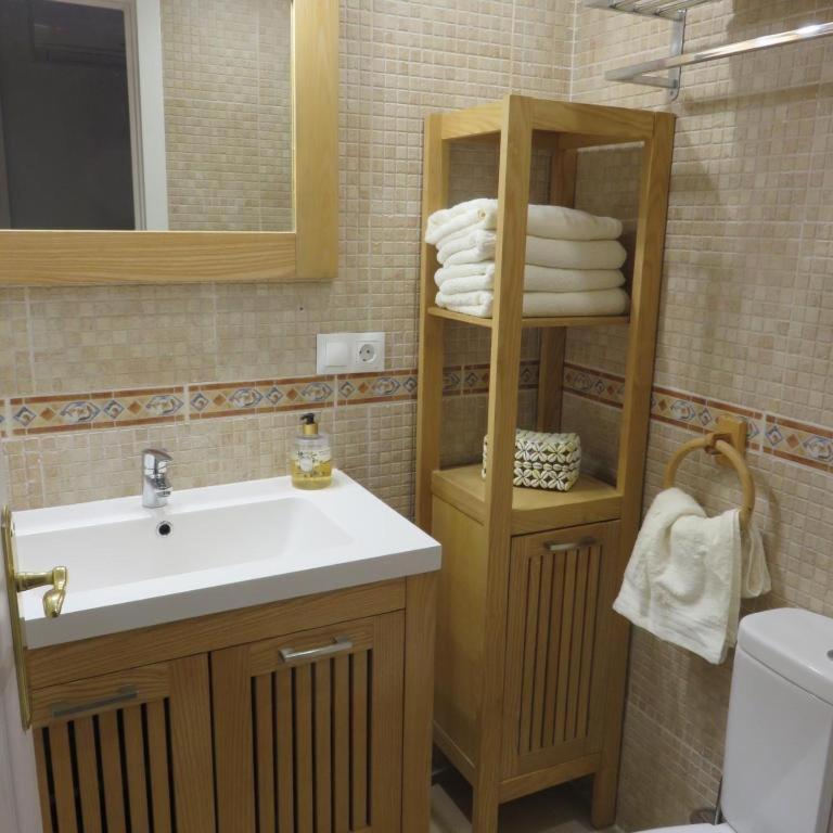 Seaside View Apartment Естепона Екстериор снимка