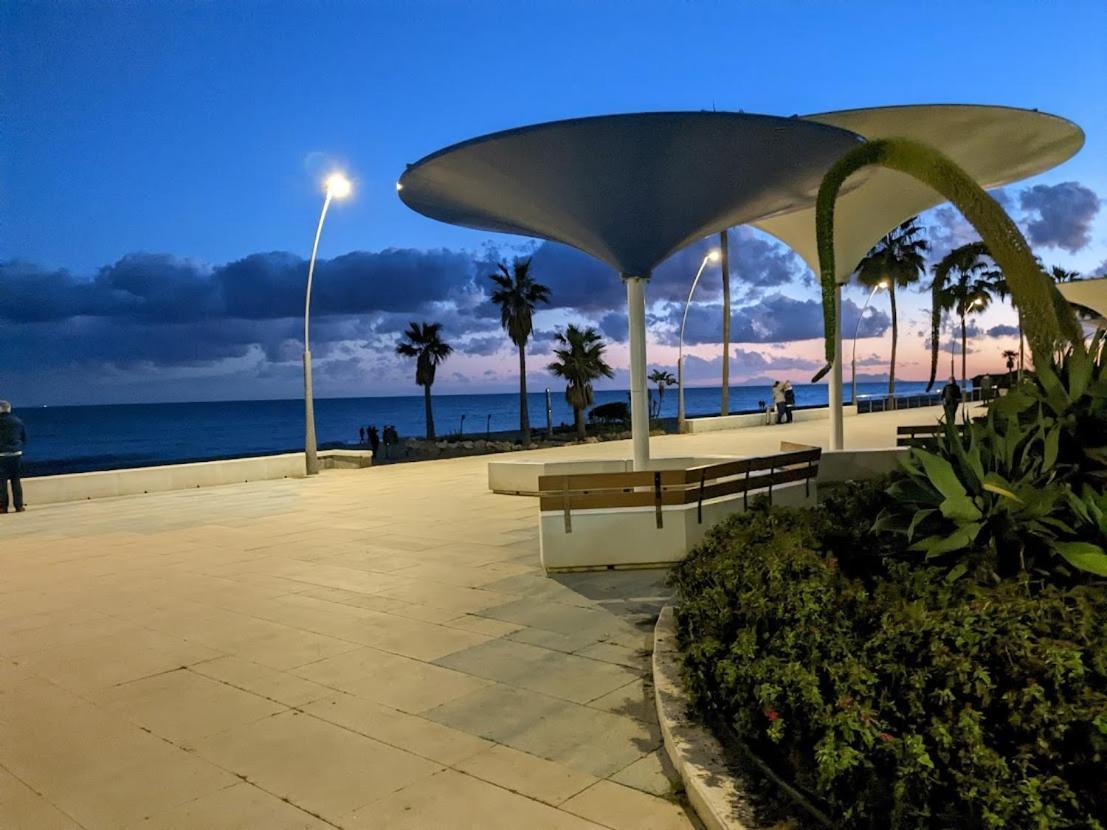 Seaside View Apartment Естепона Екстериор снимка