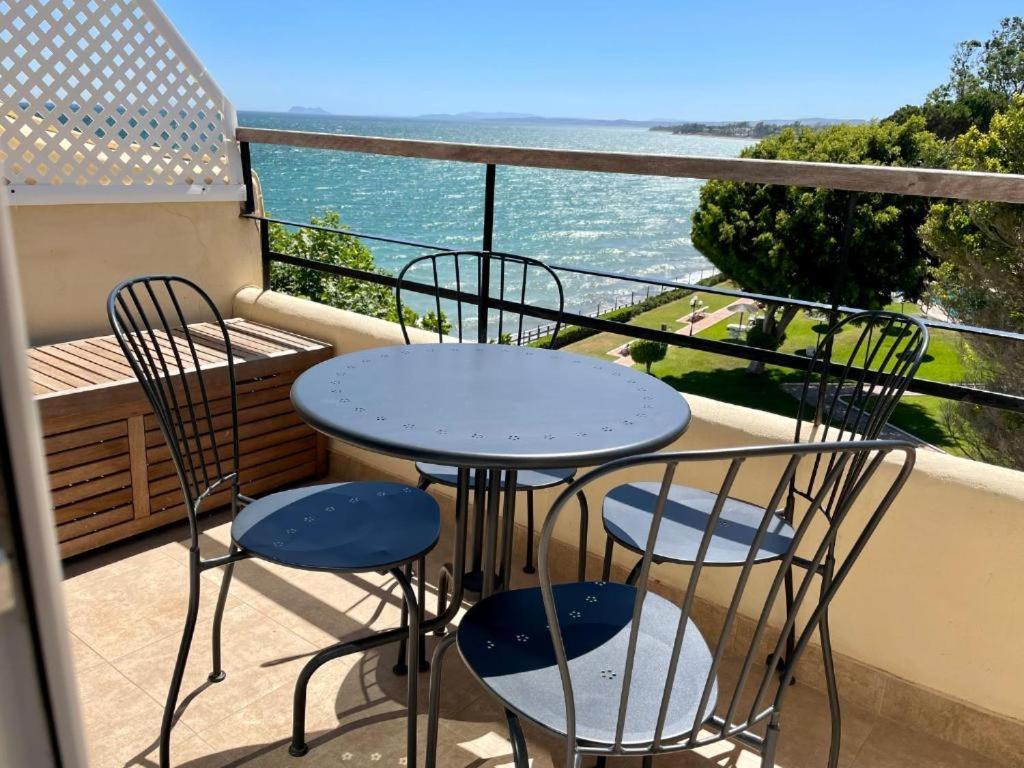 Seaside View Apartment Естепона Екстериор снимка